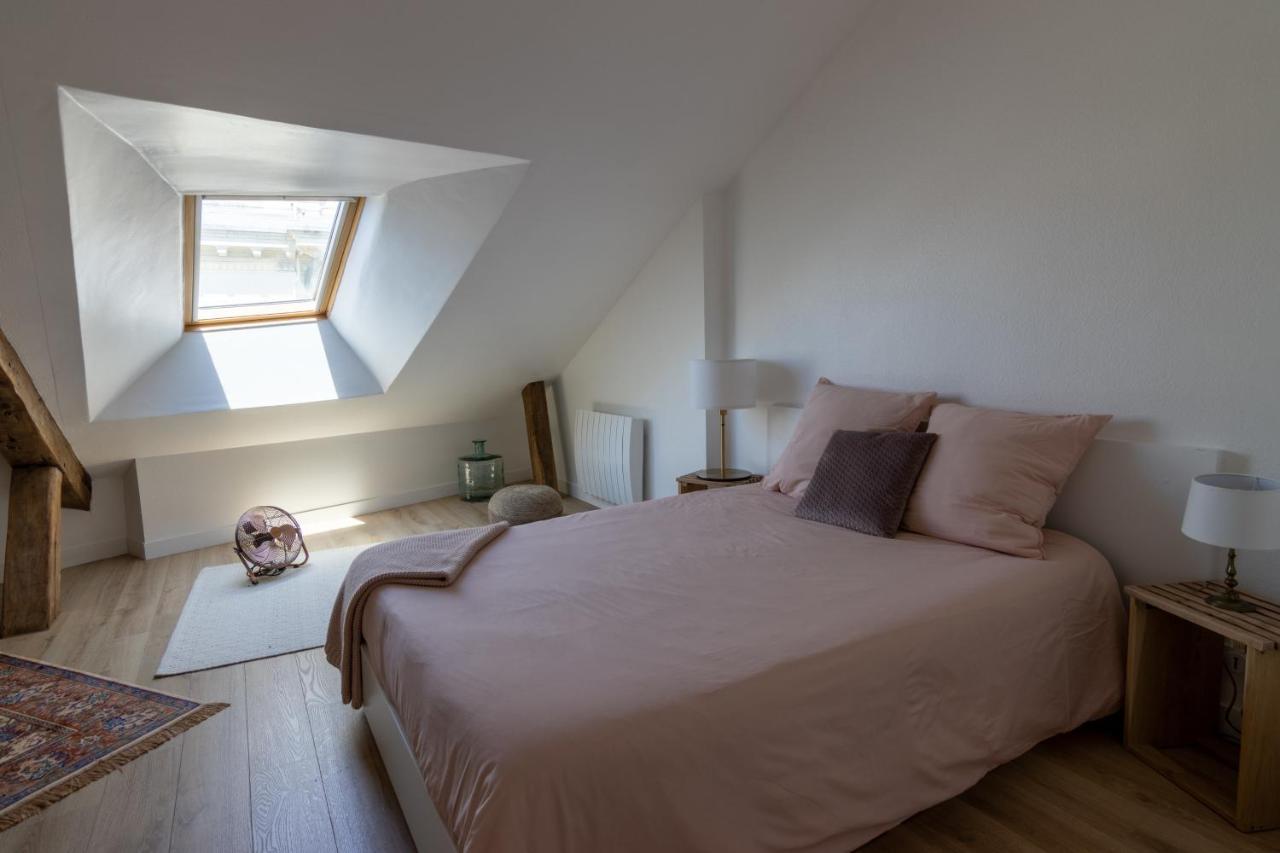 APPARTEMENT DUPLEX SAUMUR CENTRE, refait à neuf, à proximité du château Extérieur photo