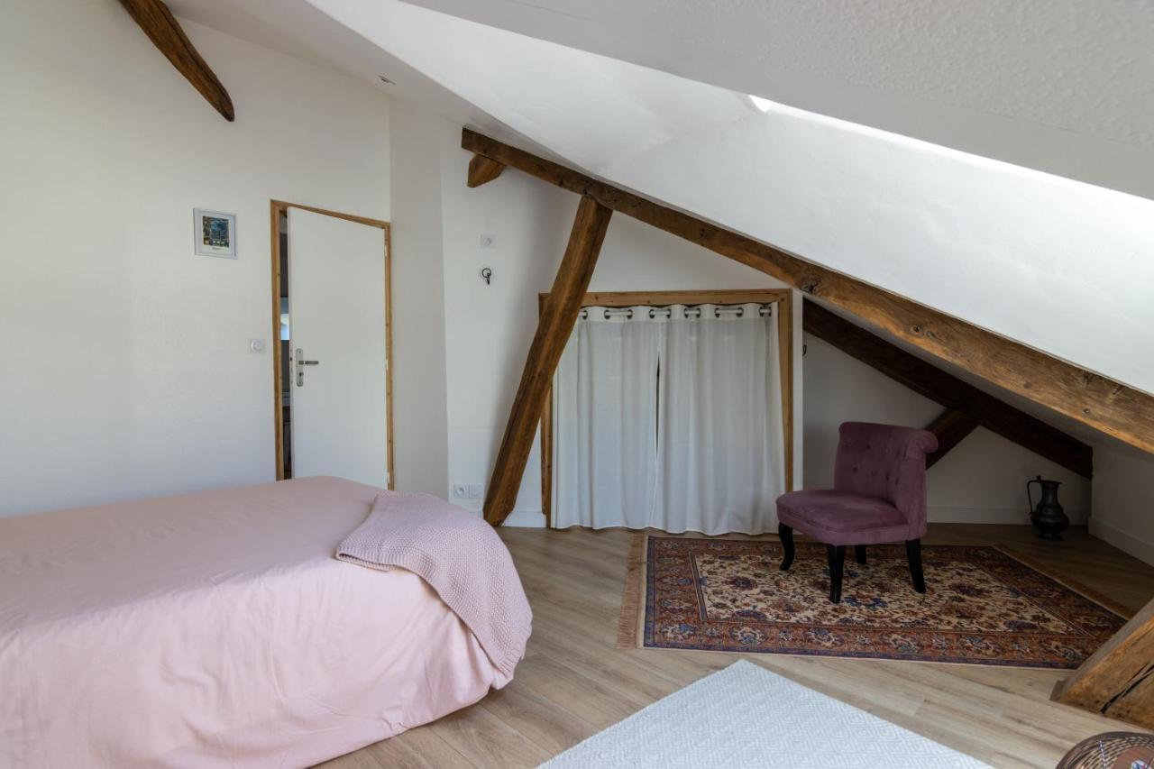 APPARTEMENT DUPLEX SAUMUR CENTRE, refait à neuf, à proximité du château Extérieur photo