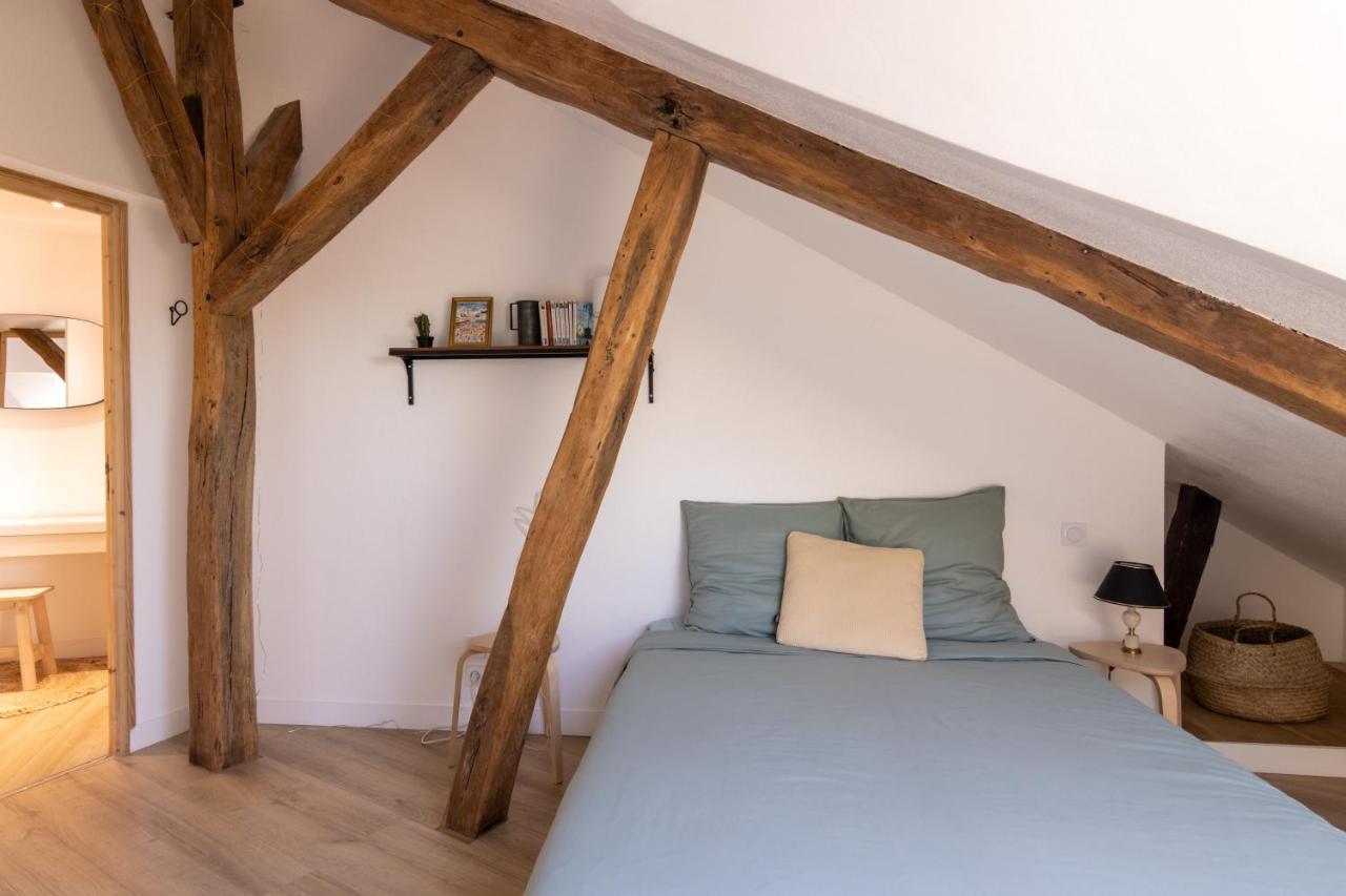 APPARTEMENT DUPLEX SAUMUR CENTRE, refait à neuf, à proximité du château Extérieur photo