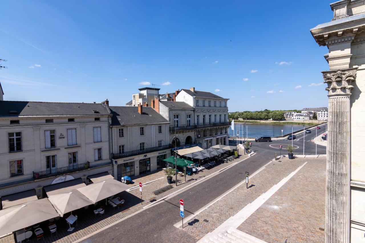 APPARTEMENT DUPLEX SAUMUR CENTRE, refait à neuf, à proximité du château Extérieur photo